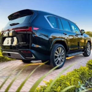 Lexus L X 600-1