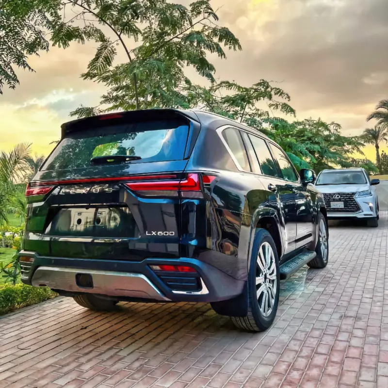 Lexus L X 600-8