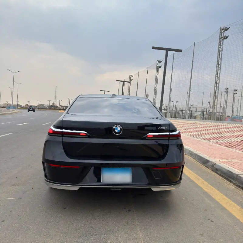 BMW 740i-8